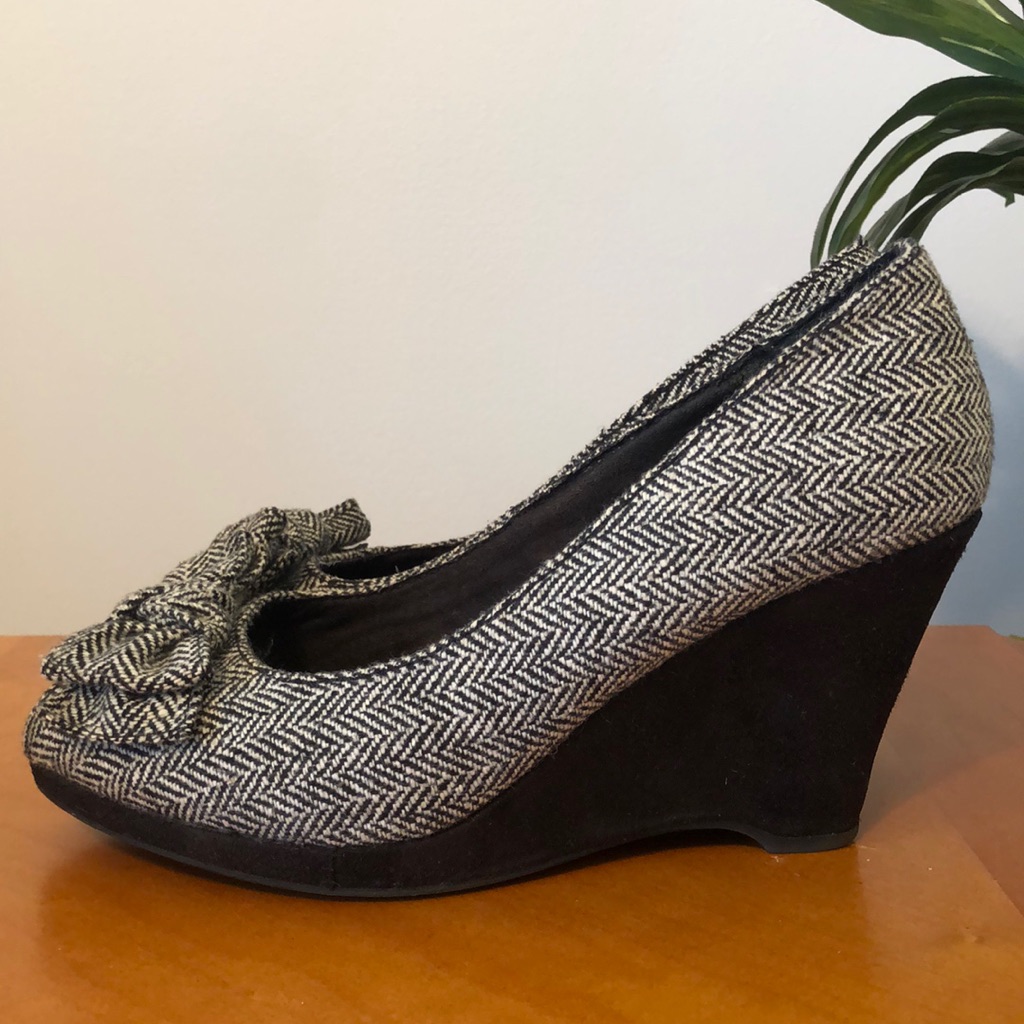 Houndstooth Peep Toe Wedges With Bows
